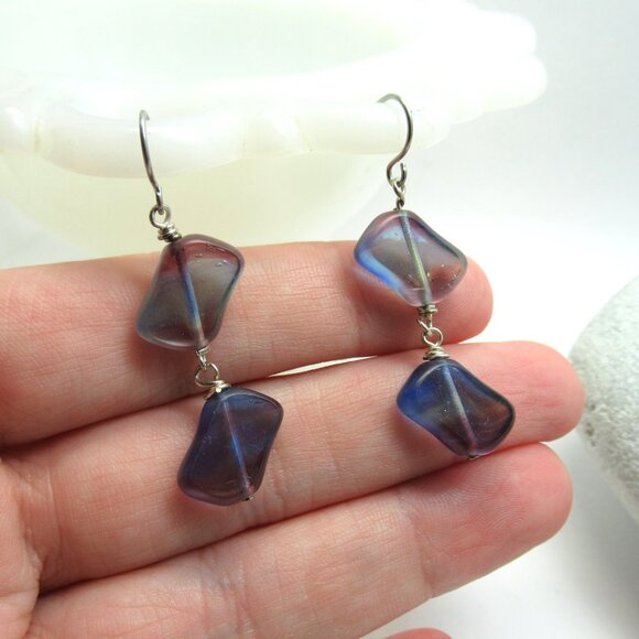 Uranium glass bead earrings - Picture 8 of 10